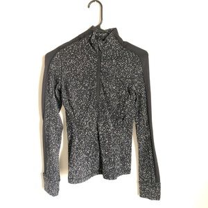 Lululemon run briskly half zip